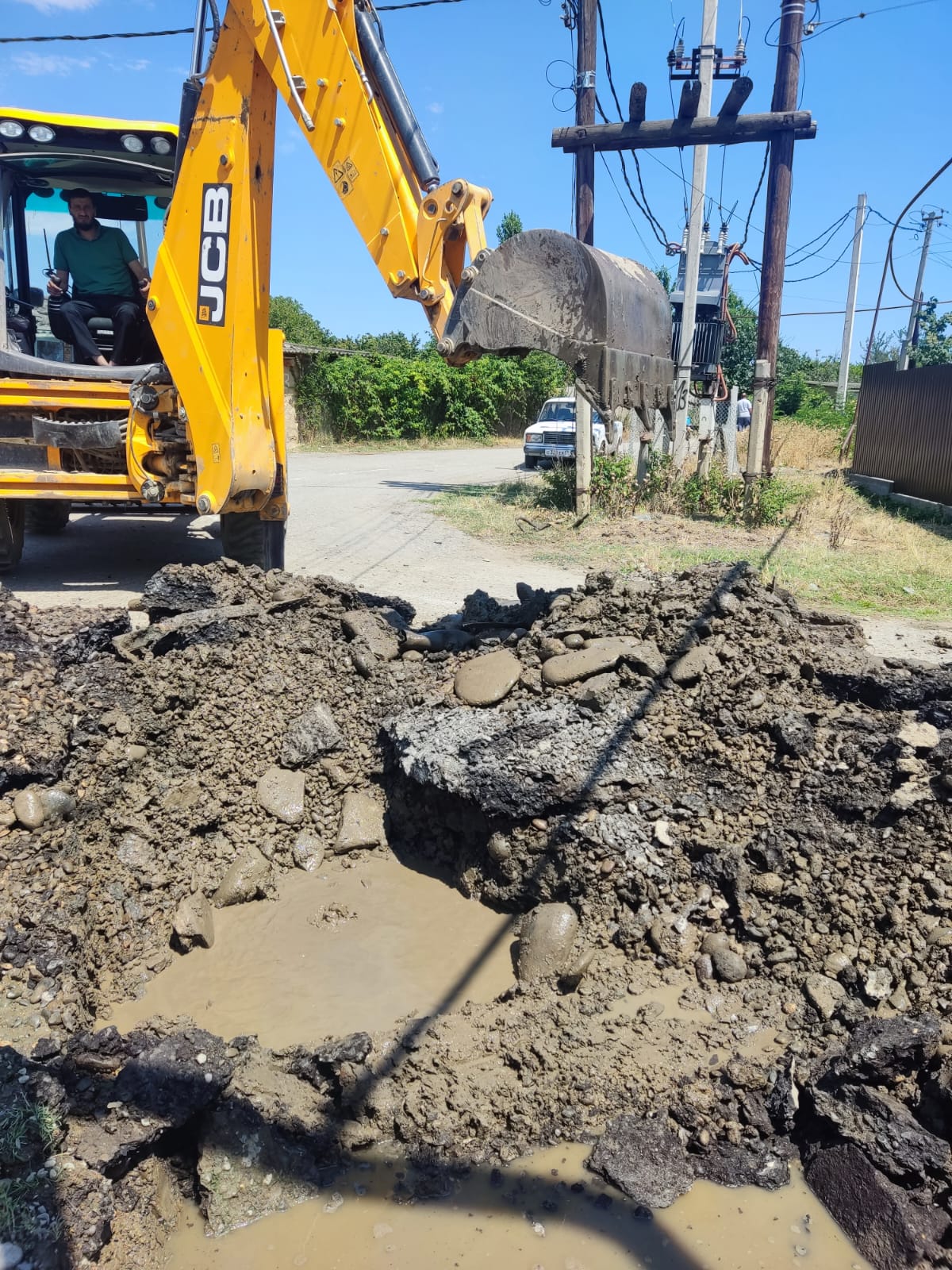 Сегодня в АСП с.Эминхюр выполнены работы, ремонт водопроводной линии по ул. В.Эмирова, в результате чего подана питьевая вода в селе Эминхюр, в районе трех бигерских улиц..