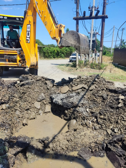 Сегодня в АСП с.Эминхюр выполнены работы, ремонт водопроводной линии по ул. В.Эмирова, в результате чего подана питьевая вода в селе Эминхюр, в районе трех бигерских улиц.. Сегодня в АСП с.Эминхюр выполнены работы, ремонт водопроводной линии по ул. В.Эмирова, в результате чего подана питьевая вода в селе Эминхюр, в районе трех бигерских улиц..